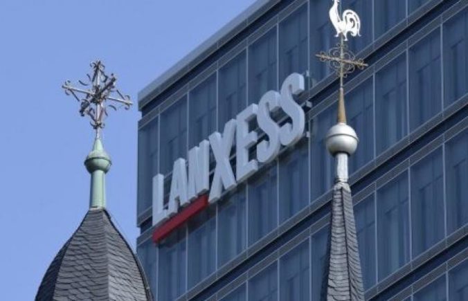 Dezinfekčný prostriedok Virkon S od spoločnosti LANXESS dokáže zničiť vírus slintačky a krívačky už za 30 sekúnd