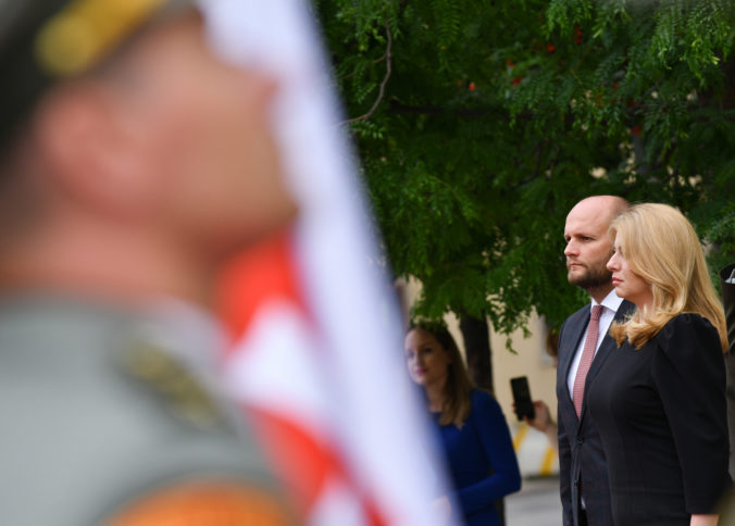 Muža obvineného z vyhrážania sa prezidentke Čaputovej a exministrovi Naďovi majú stíhať na slobode, rozhodol sudca