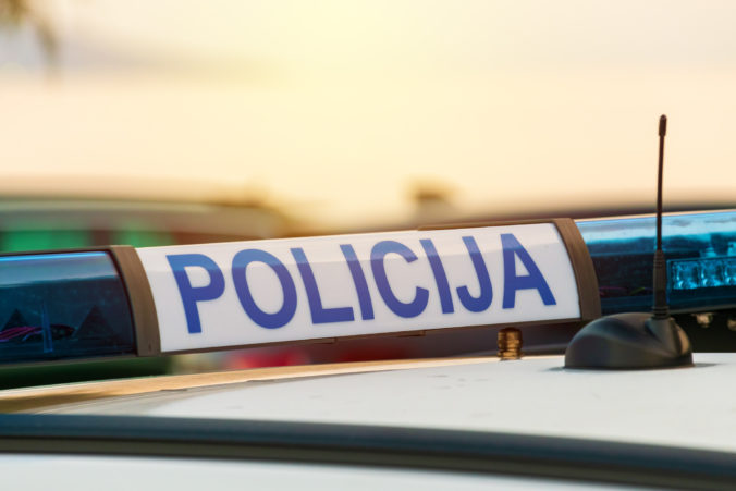 Neznámy páchateľ strieľal v centre chorvátskeho mesta Sisak, jedného človeka zabil a ďalších zranil
