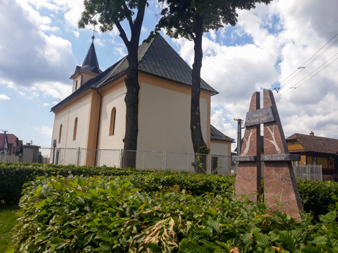 Šuňavu pod Tatrami rozdeľuje more, spája kaplnka (video+foto)