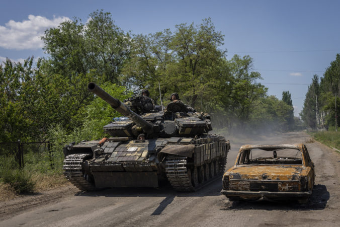 Straty ruských vojsk sa počítajú na stovky, prišli aj o tanky a bojové vozidlá (foto)
