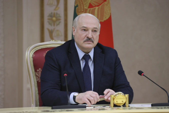 Europoslanci žiadajú vydanie zatykača na Lukašenka, je taktiež zodpovedný za škody a zločiny na Ukrajine