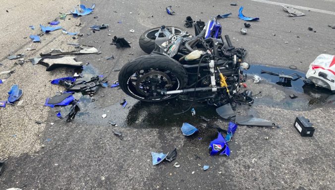 Vodička údajne nedala prednosť motocyklistovi, zrážku neprežil (foto)