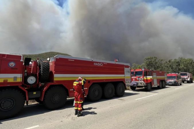 Slovenskí hasiči stále zasahujú na Rodose (video+foto)