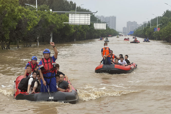 Peking zažil najsilnejšie zrážky za 140 rokov, po prívalových dažďoch ostali mŕtvi aj nezvestní (video+foto)