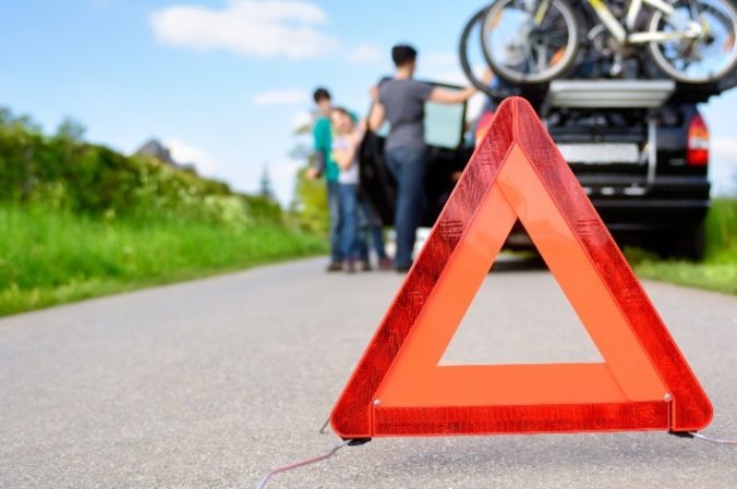 Ako zvládnuť nástrahy dovolenky autom: nehoda, krádež a kedy volať políciu