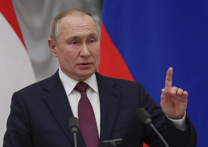 V Rusku rastú platy a zvyšuje sa životná úroveň, tvrdí Putin 