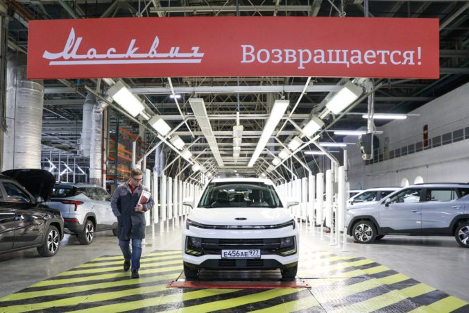 Ruskí úradníci budú používať už len autá domácej výroby, rozhodol Putin a podporili ho aj poslanci Štátnej dumy
