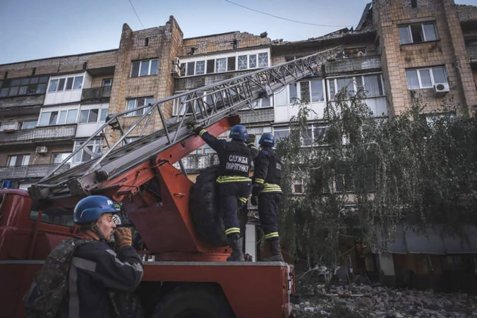 Od začiatku ruskej invázie na Ukrajinu prišlo o život takmer 80 záchranárov, zranenia však utrpeli stovky