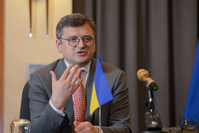 Kuleba: Ukrajina je pripravená rokovať s Ruskom po stiahnutí vojsk z ich územia, ale bez Putina