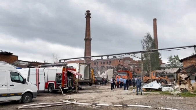 Výbuch v ruskom závode si vyžiadal úmrtie aj desiatky zranených, 12 ľudí doteraz nenašli (foto)