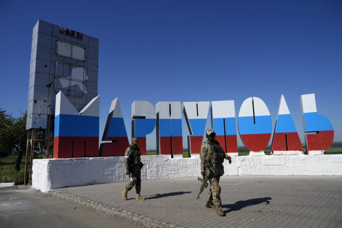 Ukrajinskí partizáni podpálili a zničili ruskú základňu v Mariupoli