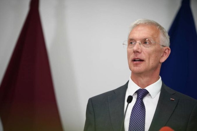 Lotyšský premiér odstúpi z funkcie, zanechá po sebe roztrieštený parlament 