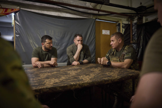 Prezident Zelenskyj navštívil vojakov v Doneckej oblasti (foto)