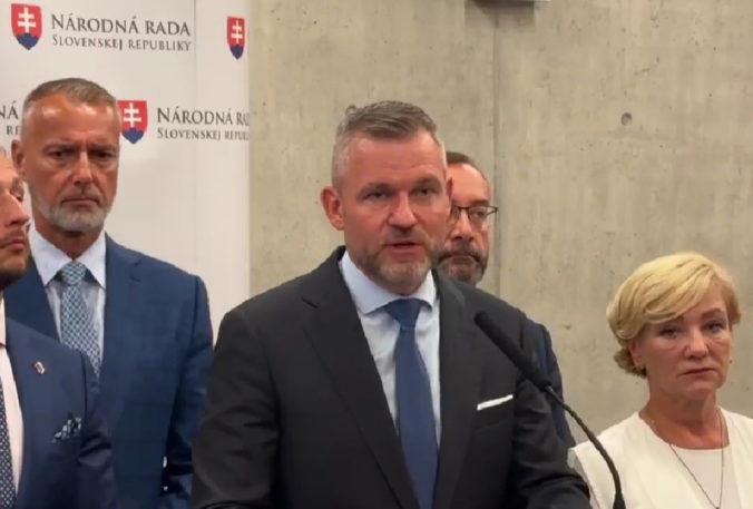 Pellegrini vyzval prezidentku Čaputovú a Ódora na vystúpenie v pléne parlamentu, žiada tiež odvolanie Hamrana (video)