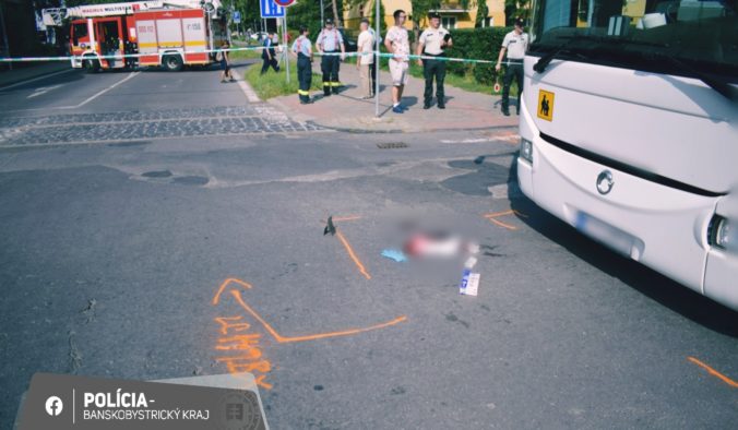 Autobus zrazil v Lučenci 89-ročnú ženu, utrpela vážne zranenia (foto)