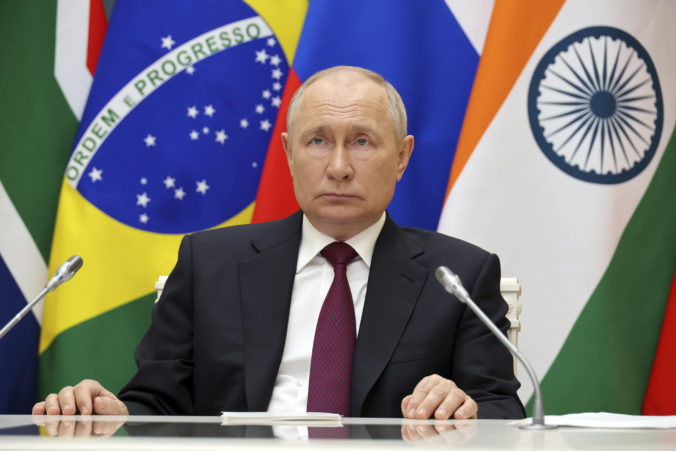 Putin na samite BRICS ostro kritizoval Západ za „nelegitímne sankcie“ a pohrozil ukrajinskému exportu obilia