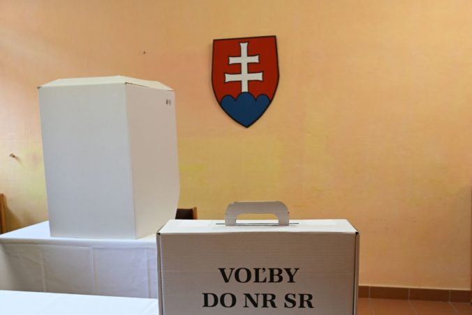 Voliči môžu osobne požiadať o hlasovací preukaz aj deň pred voľbami. V čom je odlišná žiadosť elektronicky?