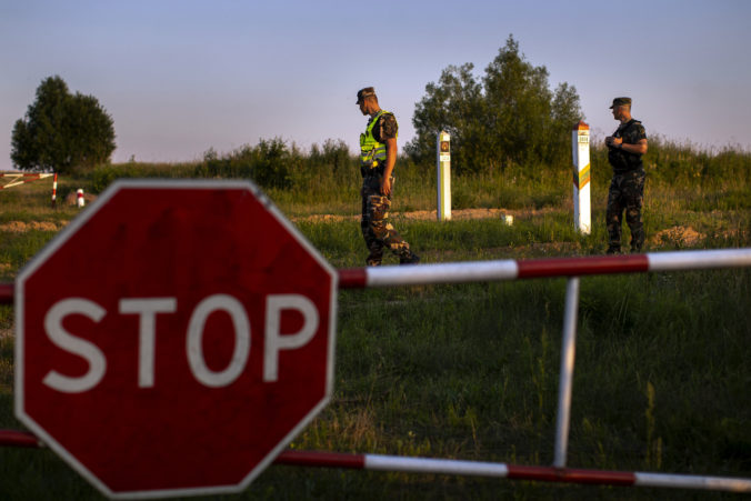 Človek bariéru na litovsko-bieloruskej hranici zrejme nezdolá, vyskúšal to medveď a neuspel