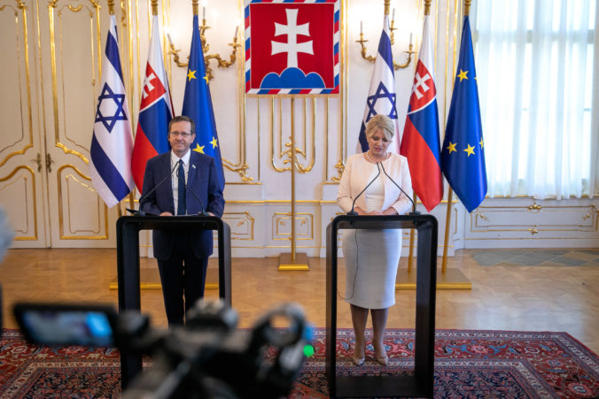 Izraelský prezident Herzog navštívil Bratislavu, s Čaputovou diskutovali o spolupráci (video+foto)