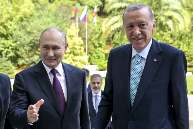 Moskva je otvorená diskutovať o oživení čiernomorskej obilnej iniciatívy, tvrdí Putin