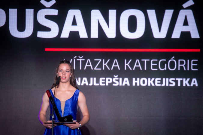 Talentovaná hokejistka Lopušanová už zarezáva v zámorí, zapôsobila aj na svojho idola Kanea