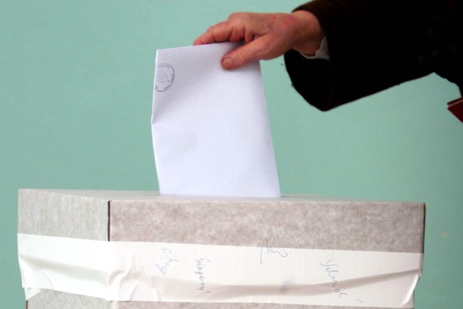 Poštou zo zahraničia zatiaľ odvolilo vyše šestnásťtisíc voličov, čakať na poslednú chvíľu ministerstvo neodporúča