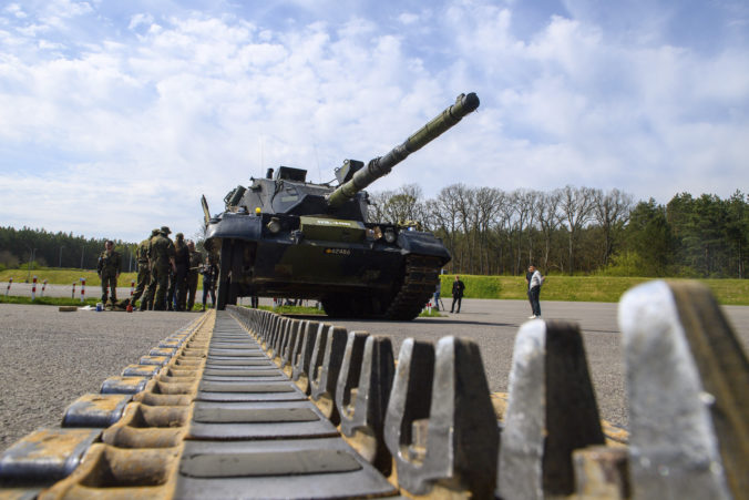 Dánskom sľúbené tanky nemeckej výroby Leopard 1 dorazili na Ukrajinu, ďalšie sú na ceste