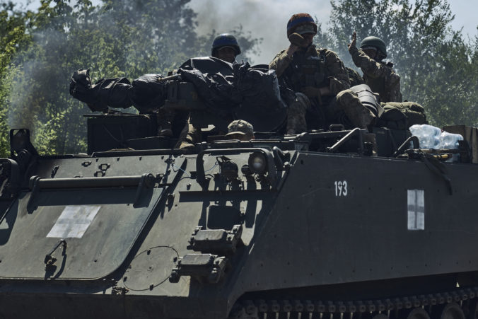Ukrajinské sily postúpili v Záporožskej oblasti v obci Verbove, Rusko začalo presúvať vojakov na juh