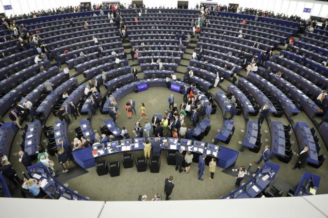 Europarlament zvýšil počet kresiel, ktoré si rozdelí dvanásť krajín
