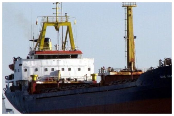 V Čiernom mori zachránili posádku rumunskej nákladnej lode, plavidlo zrejme narazilo na námornú mínu (video)