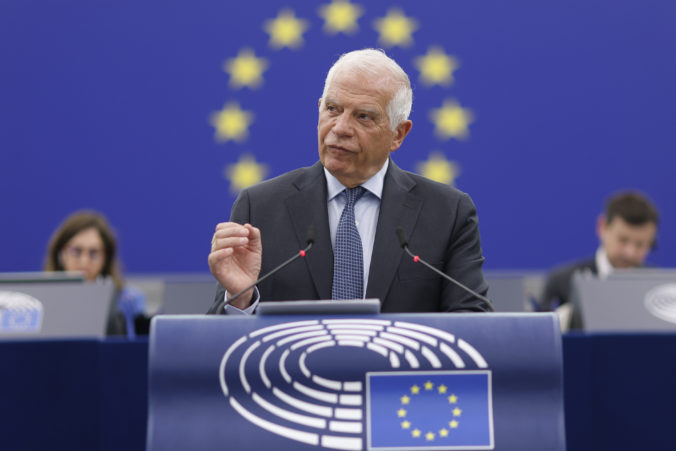 Členstvo Ukrajiny v EÚ ukončí „ospalú siestu“ v rozširovaní Únie, tvrdí šéf európskej diplomacie Borrell