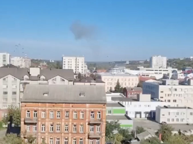 Ukrajinský dron zasiahol budovu FSB v Kursku (video)