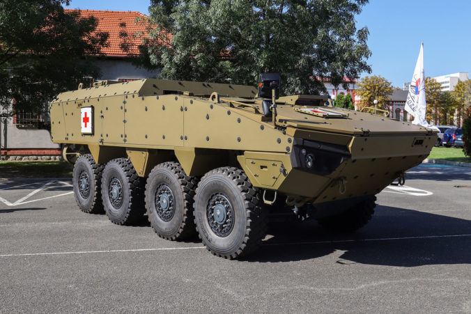 Na Slovensko dorazilo prvé obrnené vozidlo Patria AMV XP 8×8. Predstavené bude na výstave IDEB 3.-5. októbra