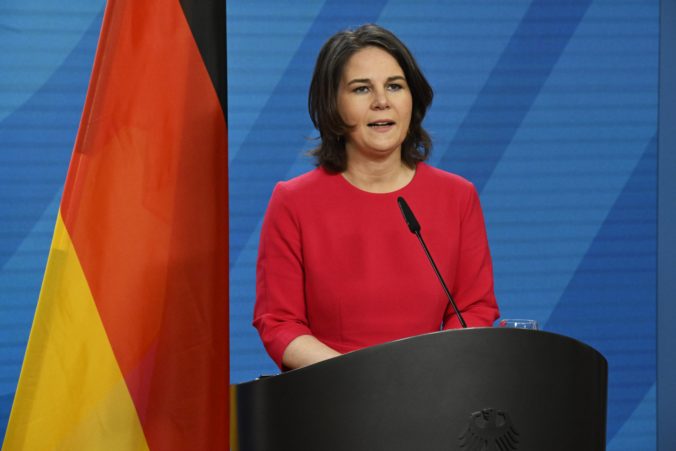 Šéfka nemeckej diplomacie vyzýva na pomoc Kyjevu, obáva sa opakovaných útokov na energetickú sieť počas zimy