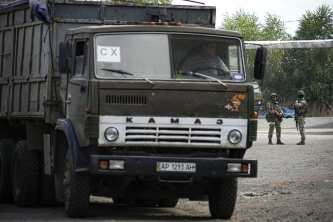 Rusi v Tokmaku začali panikáriť, dôstojníci evakuujú rodiny