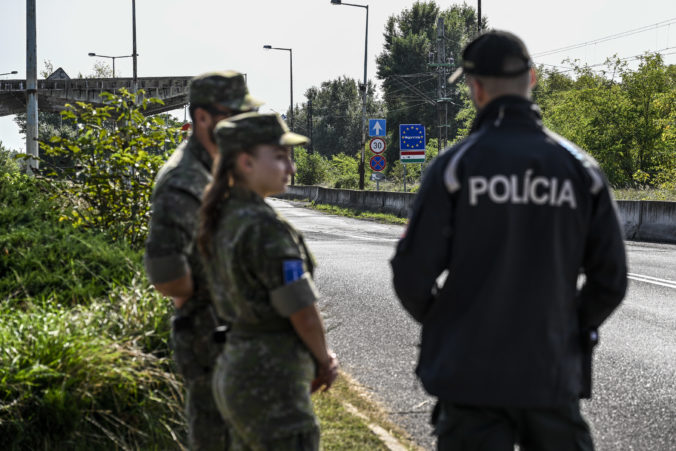 Kontroly na hranici s Maďarskom by sa mali predĺžiť do začiatku novembra