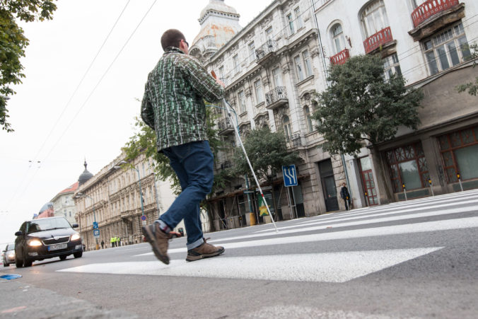 Polícia a únia nevidiacich zorganizovali na Deň bielej palice preventívnu akciu. Ako v nej dopadli vodiči?