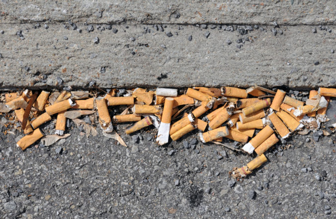 Slovensko bez ohorkov? Tabakové spoločnosti vytvárajú systém, ktorý má znížiť negatívne vplyvy odpadu z ich výrobkov