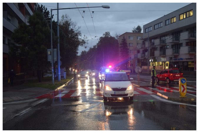 Vodič zrazil 16-ročného chlapca na prechode, žilinská polícia vyšetruje okolnosti nehody