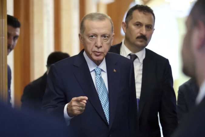 Erdoğan obvinil Západ z ľahostajnosti voči utrpeniu moslimov, skritizoval aj nečinnosť Európskej únie a OSN