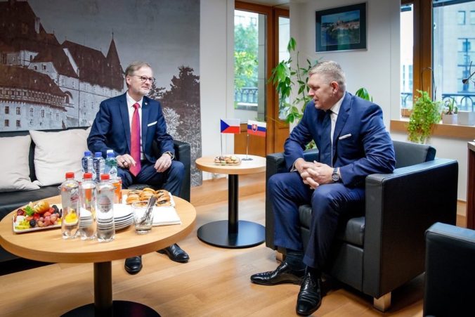 Premiér Fico sa na samite v Bruseli stretol s Fialom, dohodli sa na oficiálnej návšteve Českej republiky