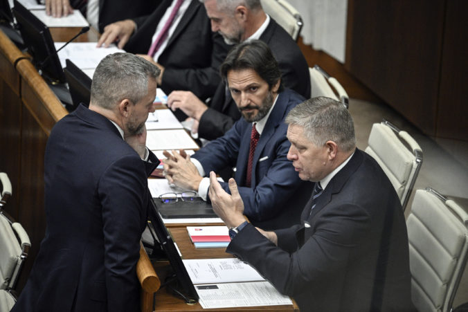 Fico a Pellegrini chcú zmeniť volebný systém, podľa Šipoša ho vymenia s poslancami KDH za zákaz adopcií homosexuálmi