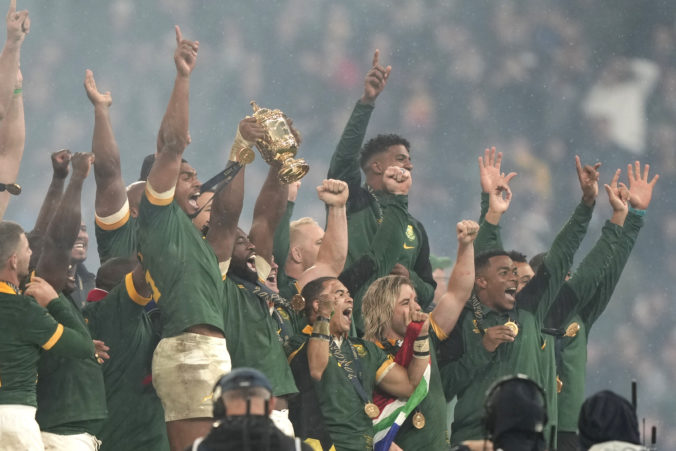 Južná Afrika štvrtýkrát po sebe vyhrala Majstrovstvá sveta v ragby, vo finále tesne zdolala Nový Zéland (video)