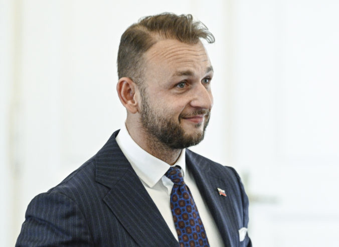 Poslanec Krátky chce zvolať mimoriadny výbor, Šutaj Eštok má vysvetliť postavenie chránených osôb mimo výkonu služby (video)