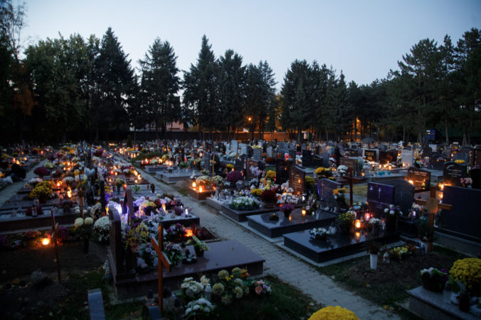 Hasičský zbor varuje pred zvýšeným rizikom vzniku požiaru na cintorínoch počas dušičiek