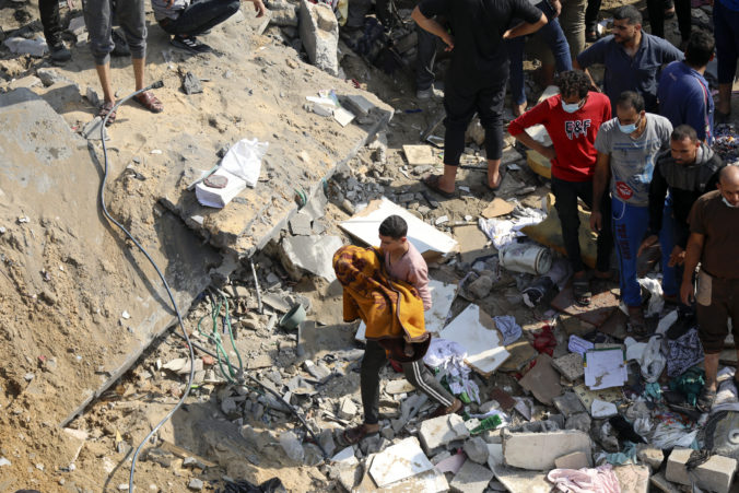 Pri obliehaní Pásma Gazy denne zomrie alebo utrpí zranenia vyše 400 detí, zábery z miest útokov sú strašné