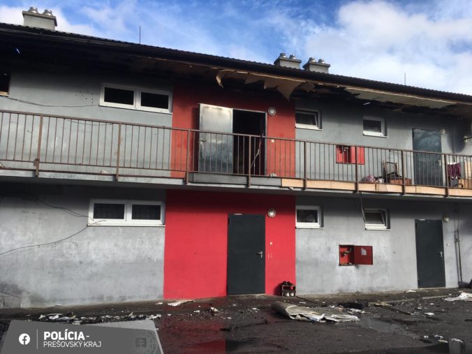 Požiar bytového domu v Krajnej Bystrej polícia rieši ako trestný čin všeobecného ohrozenia