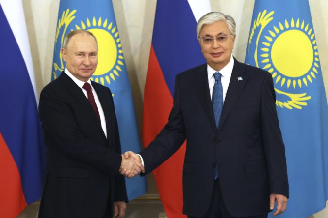 Putin už má možno problém s menami, na schôdzke v Astane niekoľkokrát skomolil meno kazašského prezidenta
