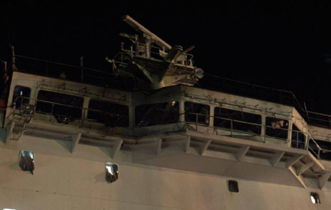 Ruská raketa zasiahla pri Odese loď s libérijskou vlajkou a zabila lodivoda (foto)